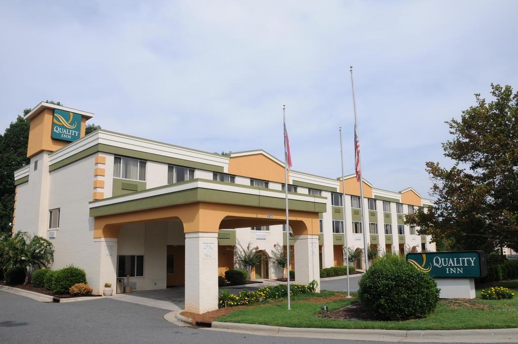 Quality Inn Huntersville Near Lake Norman Exterior foto