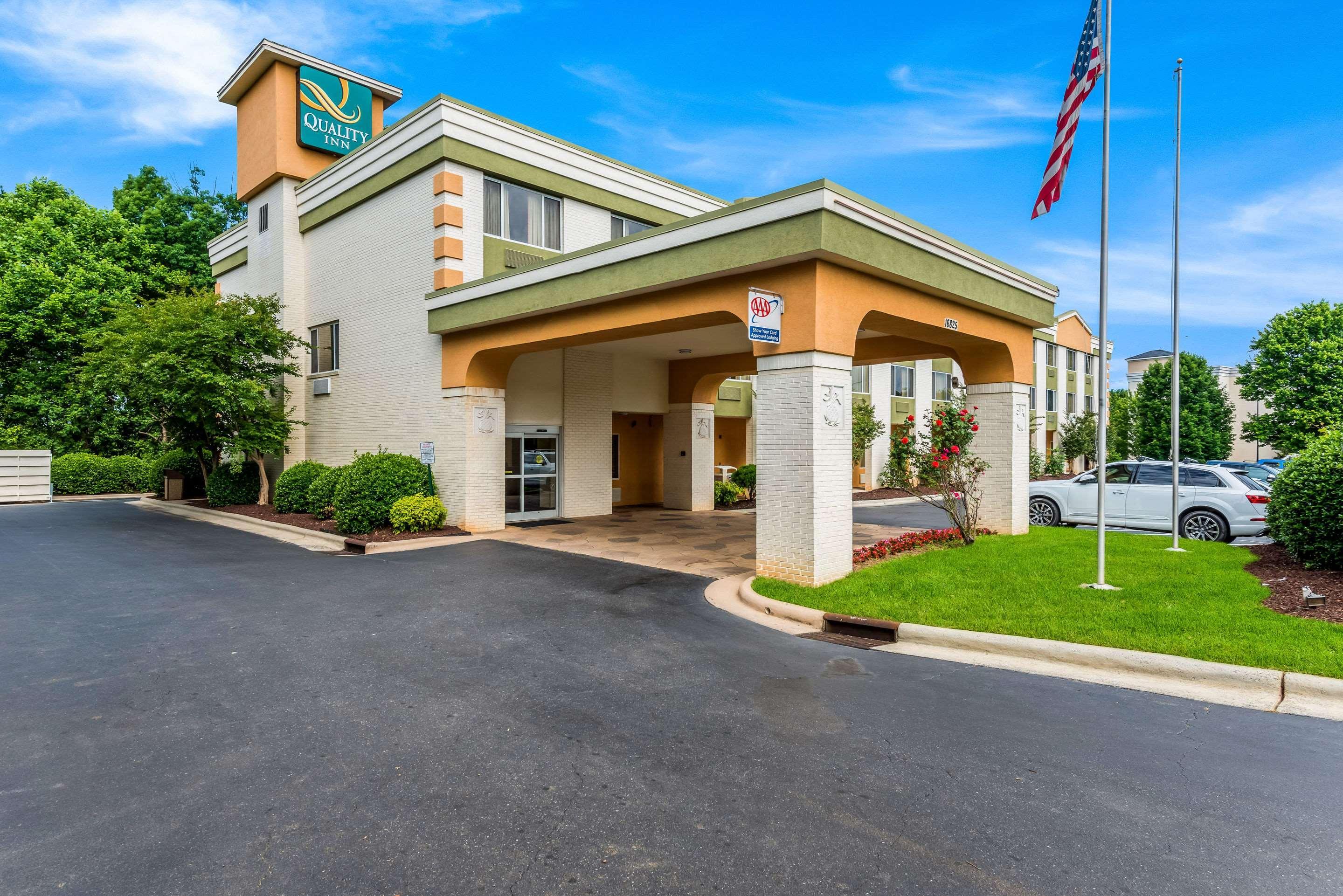 Quality Inn Huntersville Near Lake Norman Exterior foto